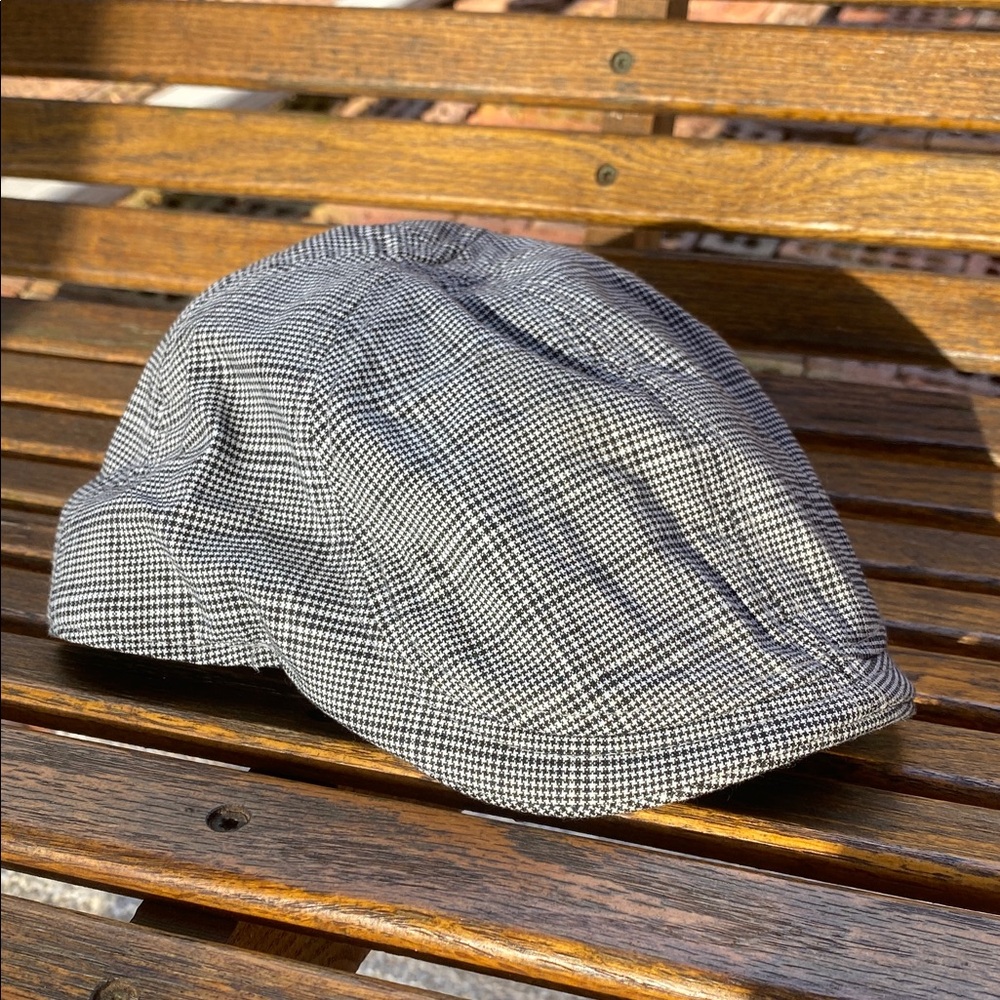Signature Black and White driving Cap 22.5” 6 panel fitted hat herringbone